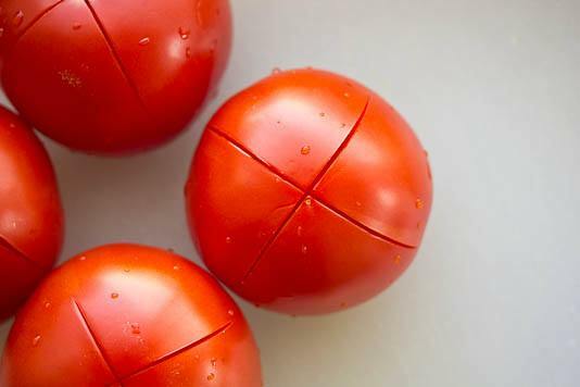 Teknik mengupas tomat