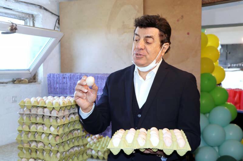 Penyanyi terkenal Coşkun Sabah mendirikan sebuah peternakan: sekarang 'Yumurtacı Coşkun'
