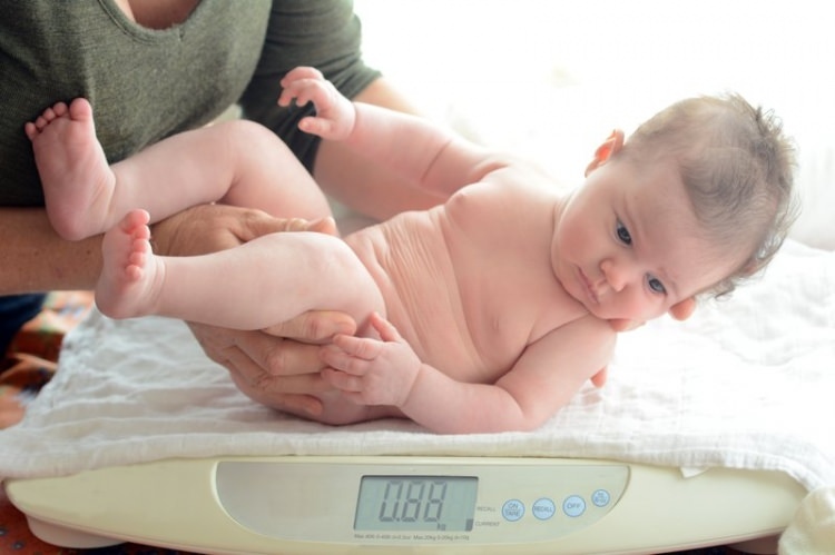 Cara mengukur tinggi dan berat bayi