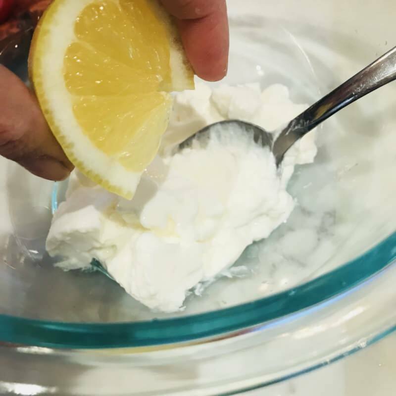 Apa manfaat yogurt dan masker lemon untuk kulit? Yoghurt dan masker lemon buatan sendiri