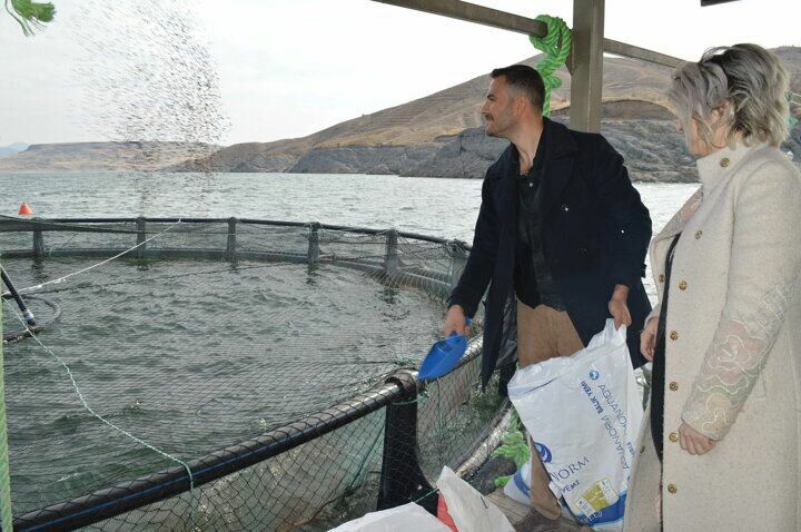 Kürşat Kılıç meninggalkan perbankan dan menjadi produsen ikan bersama istrinya!