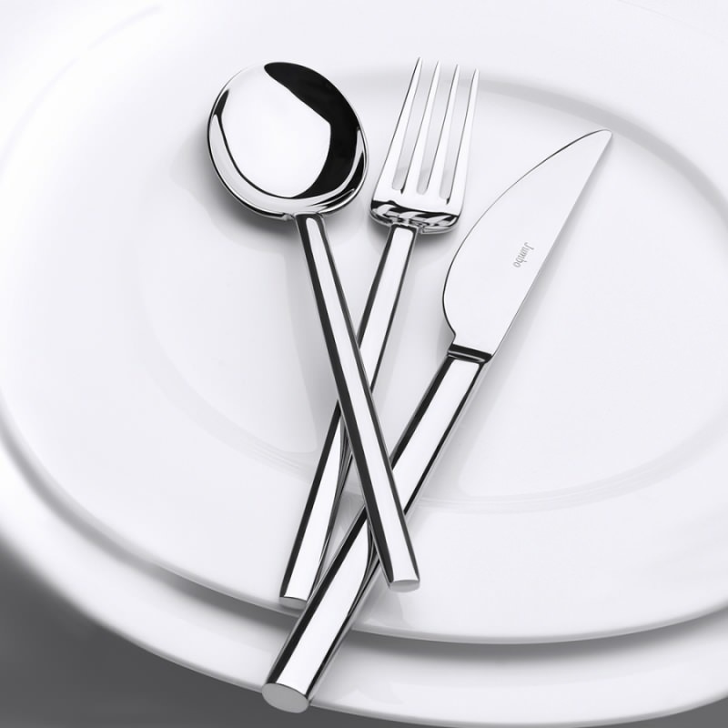 Apa yang harus dipertimbangkan saat membeli garpu, sendok, dan pisau untuk meja Ramadhan?