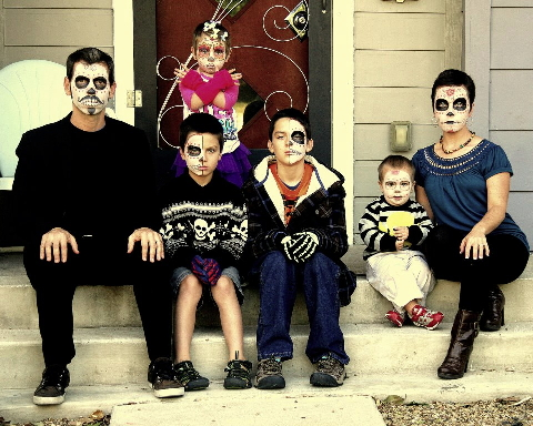 potret halloween keluarga