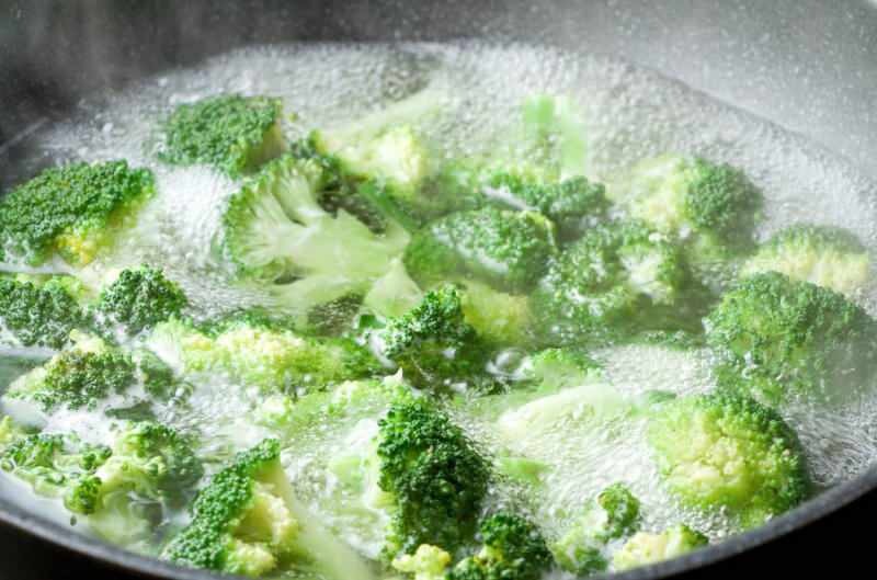 Bagaimana cara menyembuhkan jus brokoli rebus? Obat brokoli