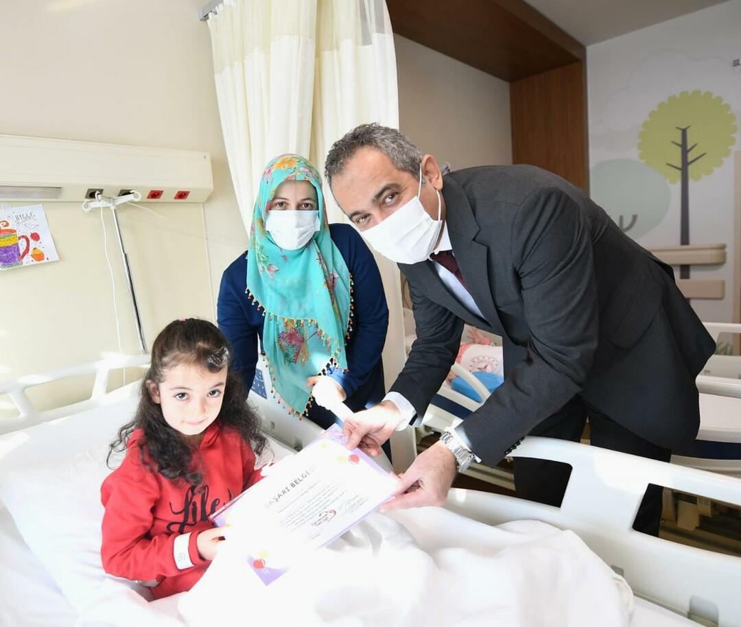 Emine Erdoğan menyampaikan harapan kesembuhannya kepada anak-anak yang dirawat di rumah sakit