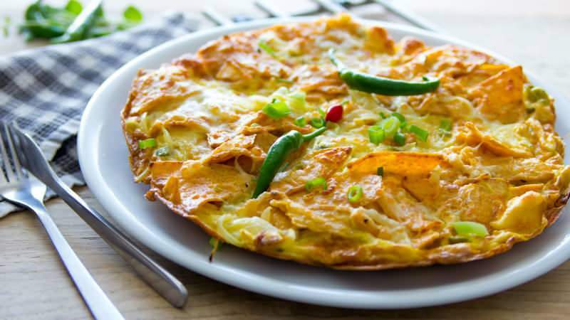 Bagaimana cara membuat telur dadar termudah? Tips membuat omelet keju