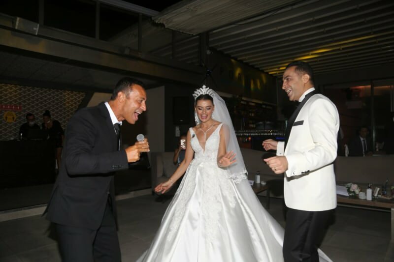 Pernikahan yang mempertemukan nama-nama terkenal! Sinan Güzel dan Seval Duğan menikah