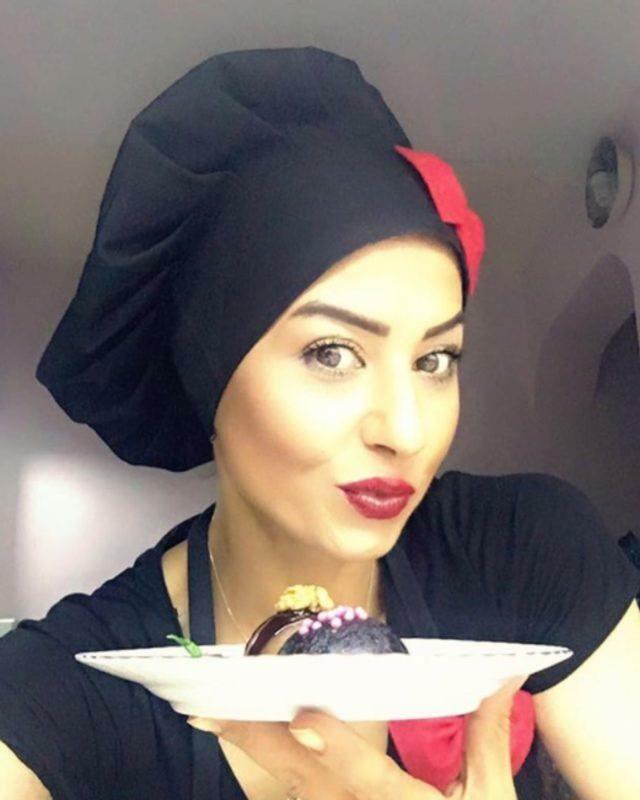 Posting Instagram Esra Tokelli adalah sebuah acara! Siapakah MasterChef Esra?