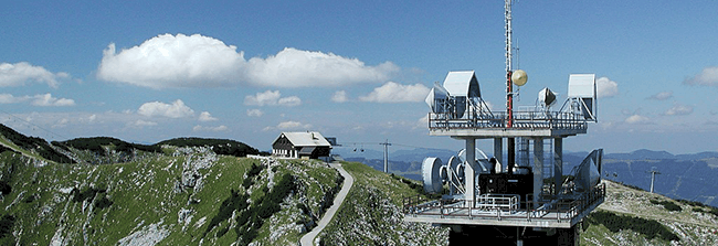 menara radio di gunung di Austria