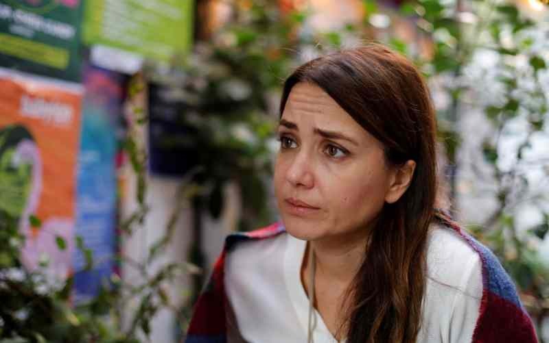 Aktris terkenal Deniz Uğur meredakan rasa sakit almarhum suaminya dengan anak-anaknya!