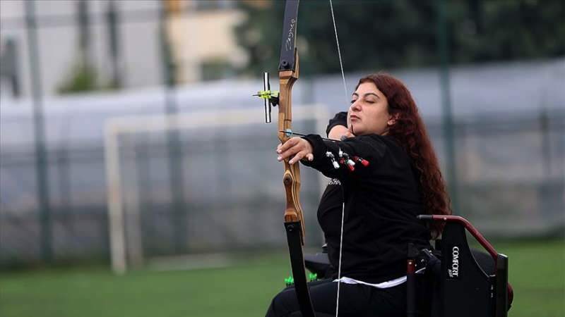 Atlet paralimpiade Miray Aksakallı memberikan contoh bagi semua orang dengan pertarungannya