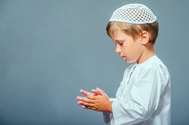 Mengajar anak-anak untuk berdoa