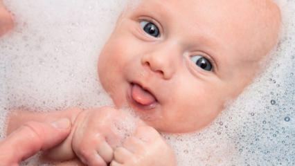 Apakah berbahaya mencuci bayi dengan garam? Dari mana datangnya pengasinan bayi baru lahir?