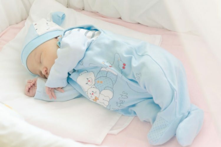 Pertimbangkan posisi tidur pada bayi!