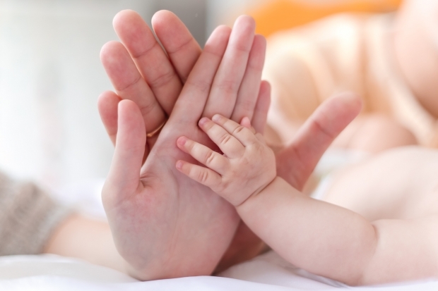 Mengapa tangan bayi dingin?