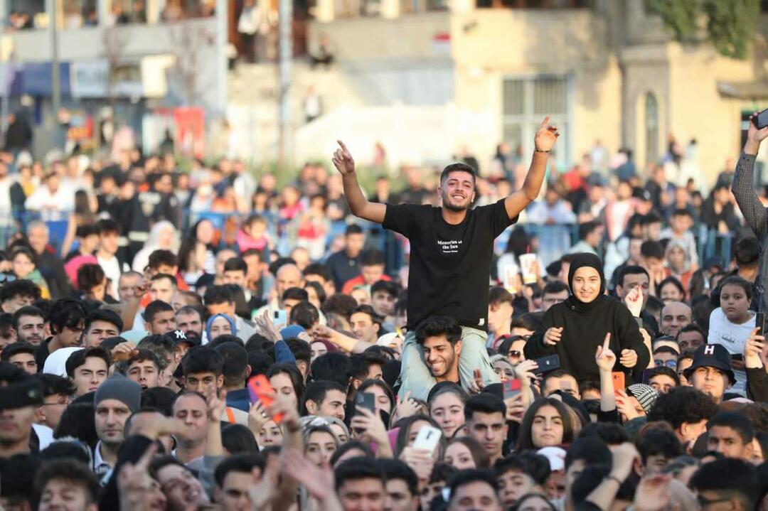 Canbay&Wolker terhibur di konser Bağcılar Youth