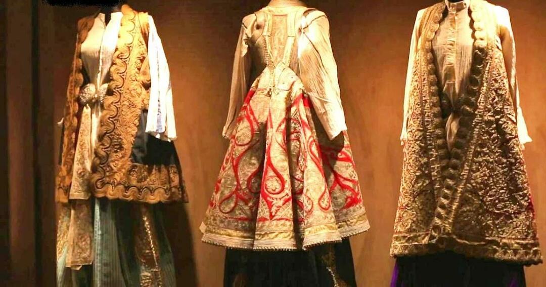 Seperti apa pakaian wanita di Istana Ottoman pada abad ke-18 dan ke-19?