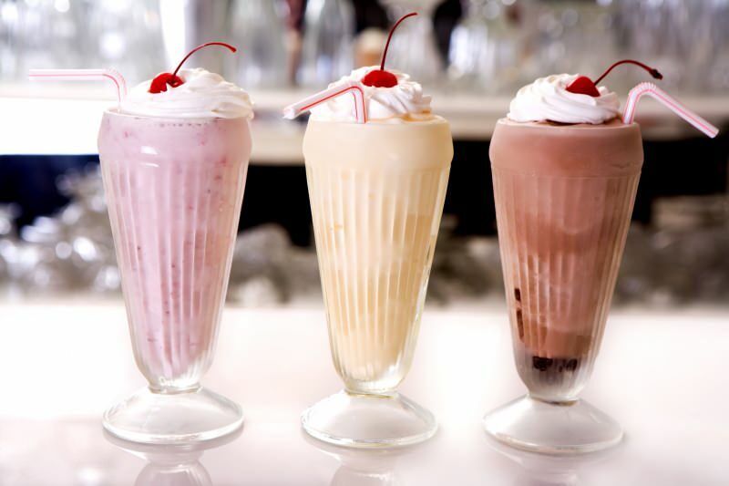 Bagaimana cara membuat milkshake yang paling mudah? Resep milkshake yang lezat dan praktis