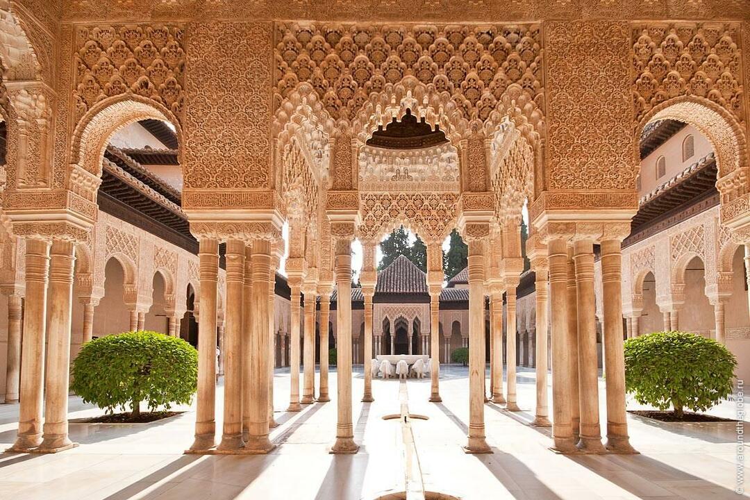 Halaman Istana Alhambra