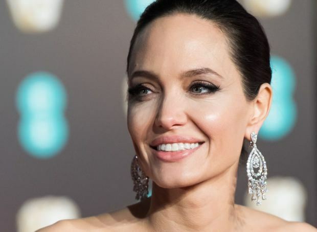 Kiriman Angelina Jolie