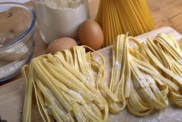 Cara membuat adonan pasta di rumah