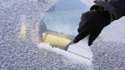 Bagaimana mencegah es dari jendela mobil?