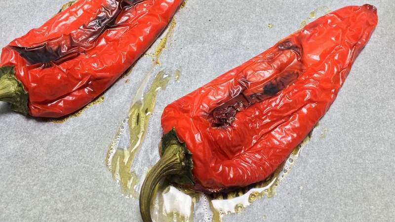 Cara mengupas paprika panggang