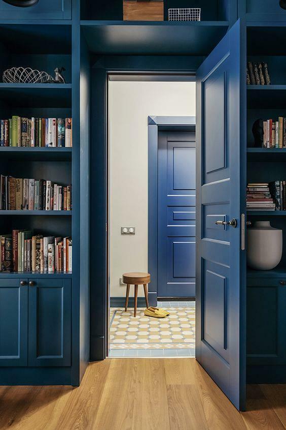 Apa warna pintu interior yang populer di dekorasi rumah?