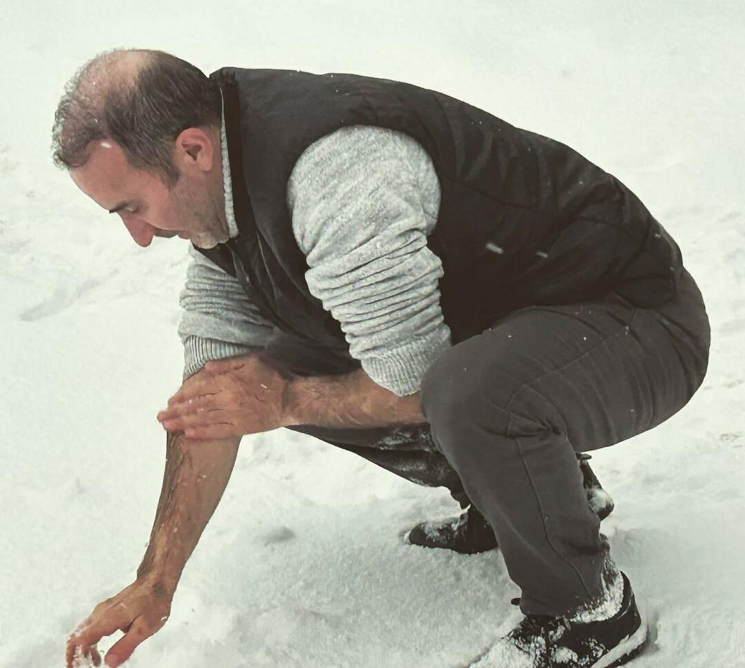 Ömer Karaoğlu berwudhu dengan salju