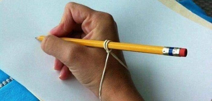 Bagaimana cara mengajar anak memegang pensil?