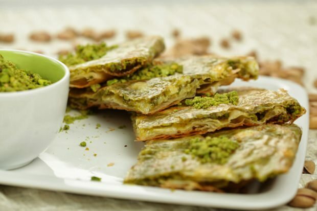 Bagaimana cara membuat makanan penutup katmer termudah? Tips untuk hidangan penutup pistachio katmer
