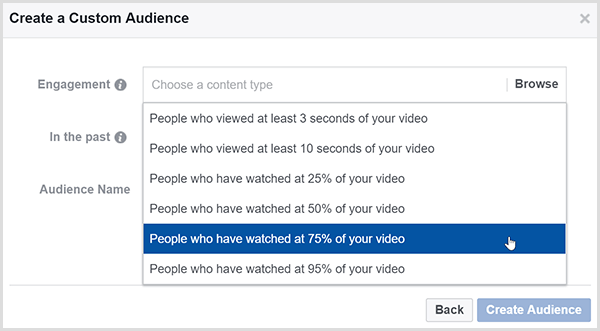 Kotak dialog Buat Audiens Kustom Facebook memiliki opsi untuk menargetkan iklan kepada orang-orang yang menonton persentase tertentu dari video Anda.