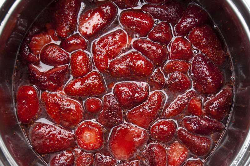 Bagaimana cara membuat selai strawberry di rumah? Tips membuat selai strawberry