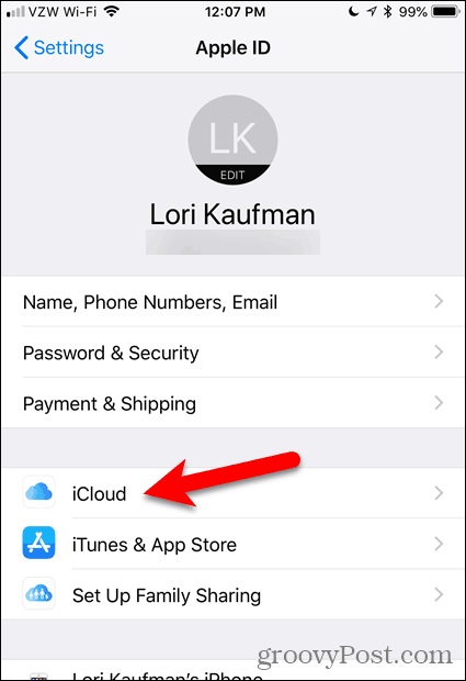 Ketuk iCloud di aplikasi Pengaturan di iOS