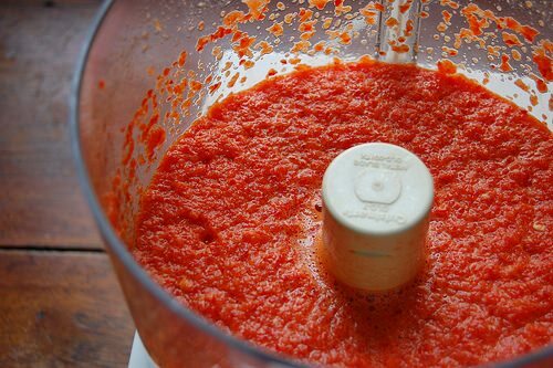 membuat pasta tomat di rumah