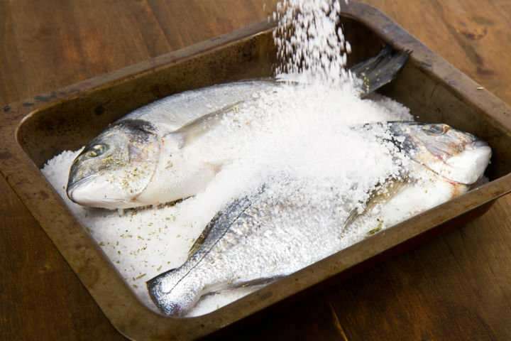 Cara memberi garam pada ikan
