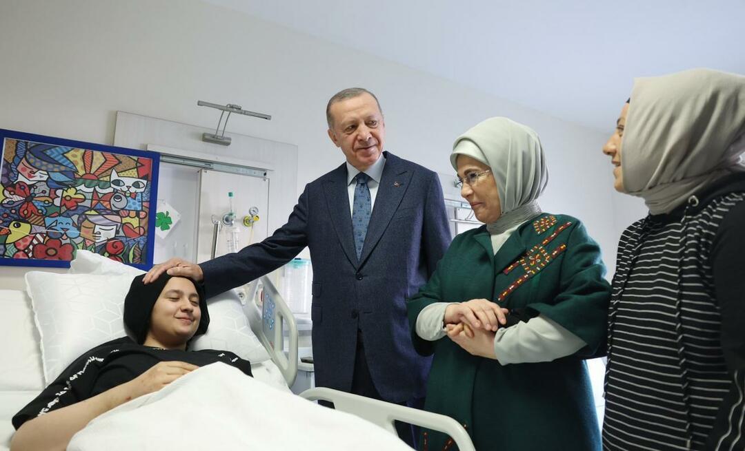 Presiden Erdoğan dan istrinya Emine Erdoğan bertemu dengan anak-anak korban bencana