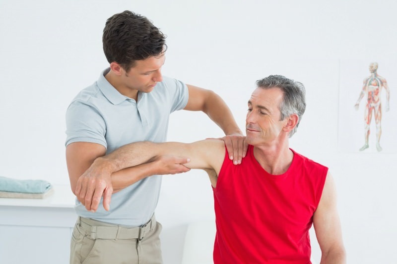 Terapi fisik penting dalam menarik otot