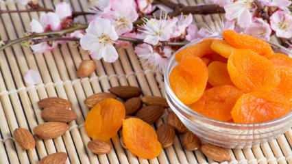 Turunkan berat badan dengan jus aprikot kering! Jika Anda minum jus aprikot saat perut kosong di pagi hari ...