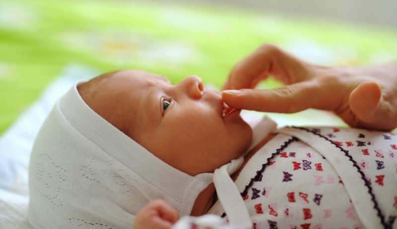 Gejala dan pengobatan sariawan pada bayi! Bagaimana sariawan pada bayi?