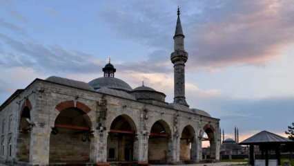 Kemana dan bagaimana cara pergi ke Masjid Muradiye? Sebuah mahakarya yang membawa jejak Seni Ubin Turki