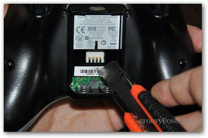 Ubah pengontrol analog Xbox 360 controller membuka sekrup semua sekrup terakhir