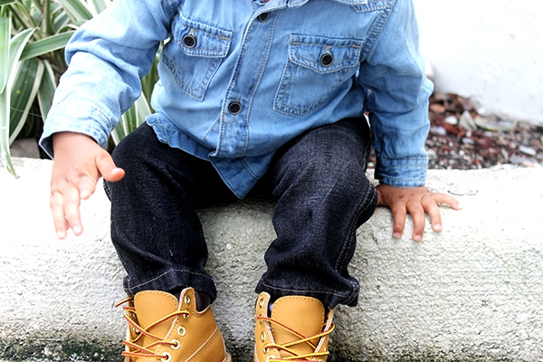 Haruskah bayi memakai sepatu bot?