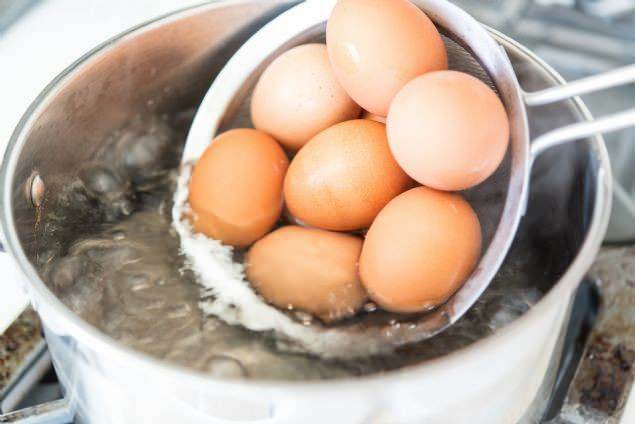 Cara menyembunyikan telur rebus