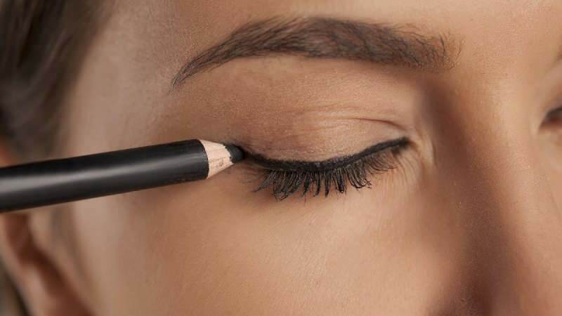 Bagaimana cara menggambar eyeliner termudah? Apa metode menggambar eyeliner?