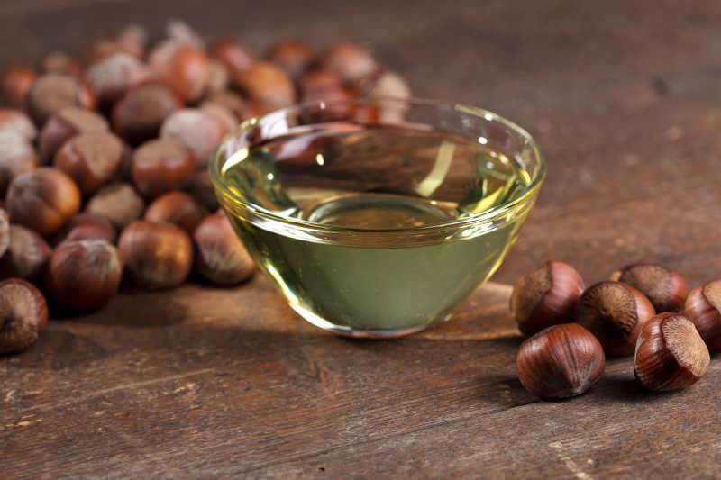 Apa manfaat hazelnut? Untuk apa kulit dan minyak kemiri bermanfaat? Jika Anda makan hazelnut mentah ...