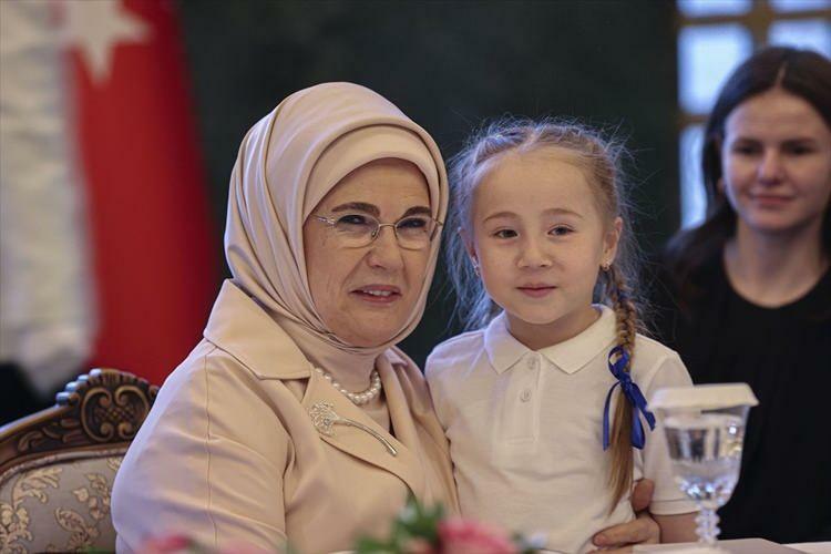 Emine Erdoğan Merayakan Hari Internasional Anak Perempuan