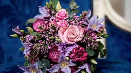 Bagaimana cara membuat karangan bunga pengantin? 