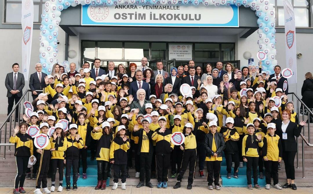 Emine Erdoğan mengunjungi Sekolah Dasar Ostim