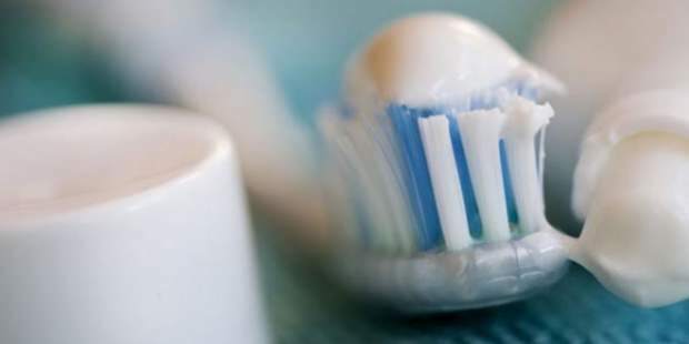 Menghilangkan noda darah dengan pasta gigi